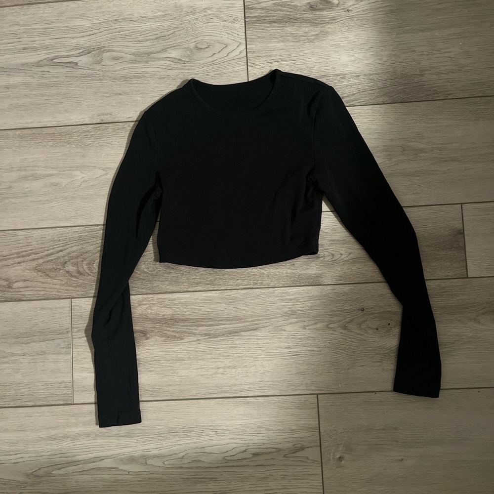 Black cropped long sleeve